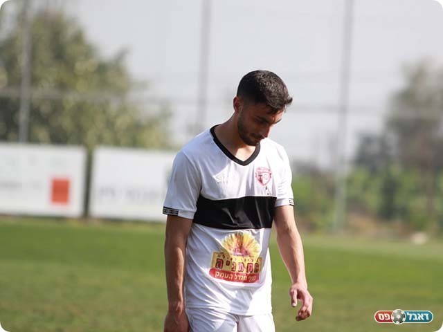 השאיר את קבוצתו בעשרה שחקנים. עזאם (דאפר מחאמיד)